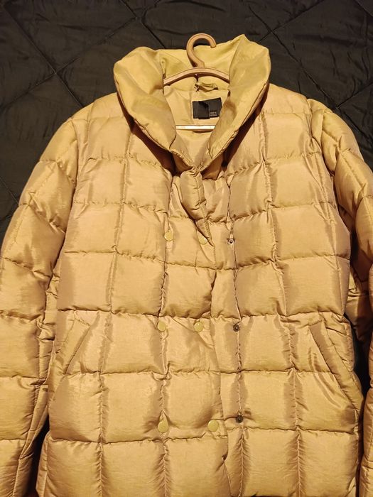 Blusão dourado de penas