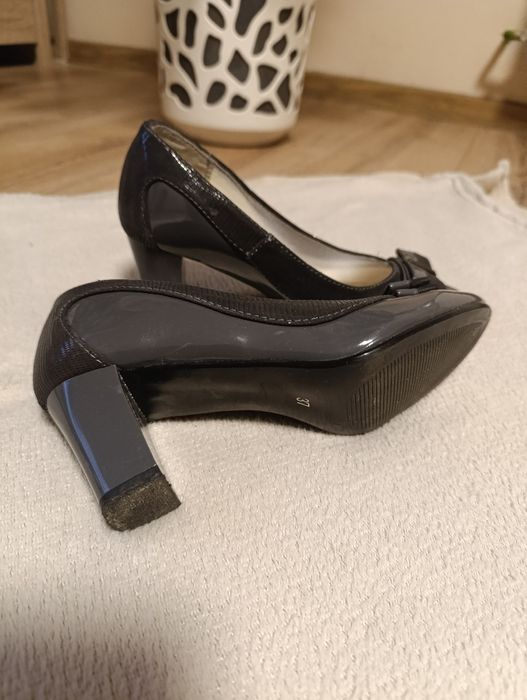 Czółenka lakierowane