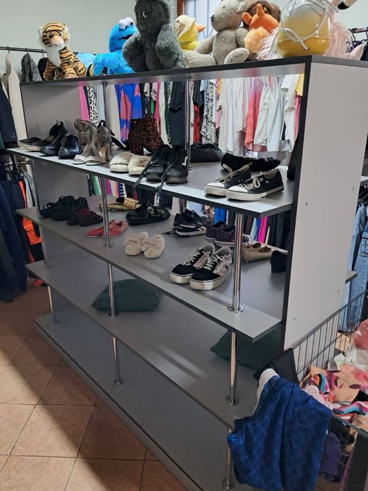 Меблі для магазину