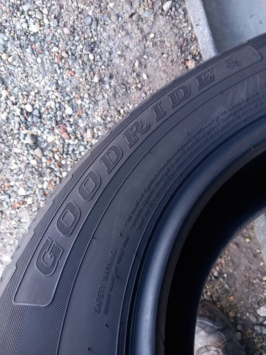 2x Opony Używane Całoroczne 225/75R16C Goodride