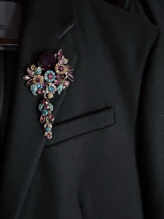 Elegancka broszka z cyrkoniami