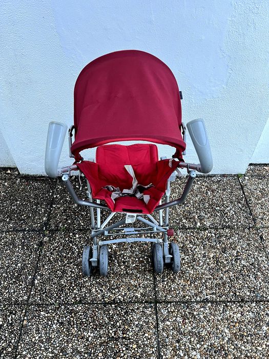 Carrinho de bebé Chico vermelho
