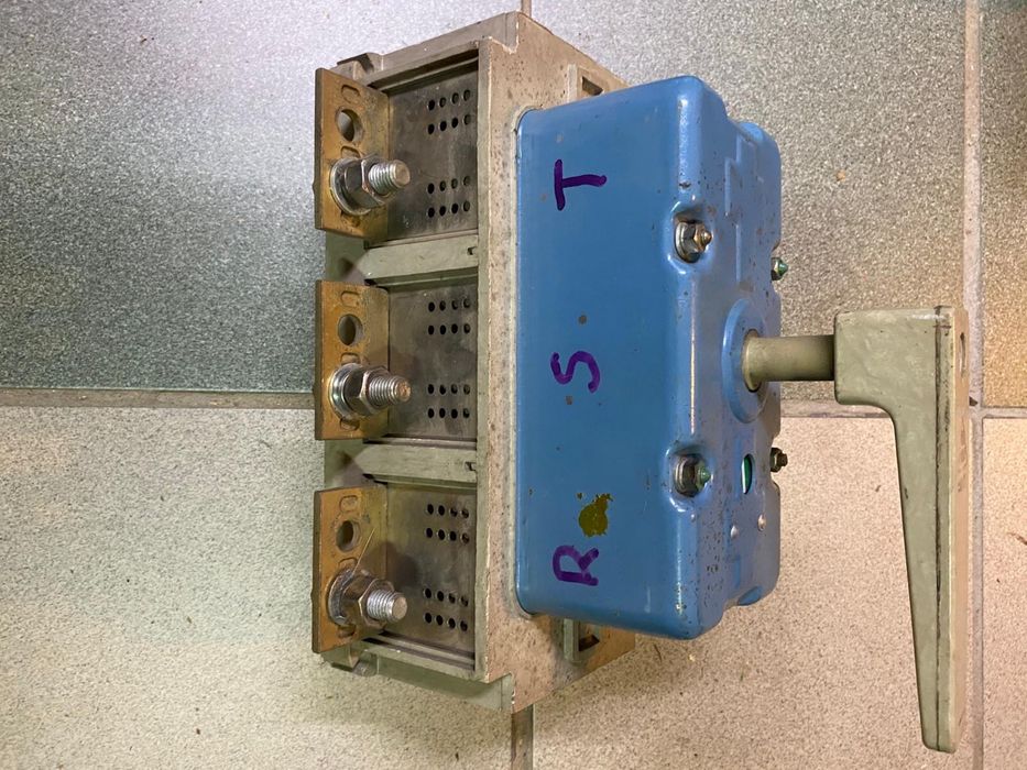 Wyłącznik izolacyjny trójfazowy RST 630A