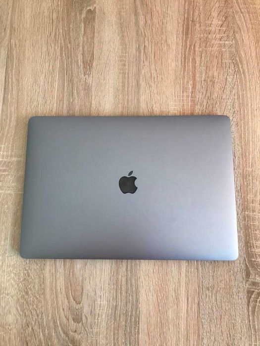 MacBook Pro 15" 2016 i7 2.6 GHz / 16GB RAM / Touch Bar—Мощный и надёжный