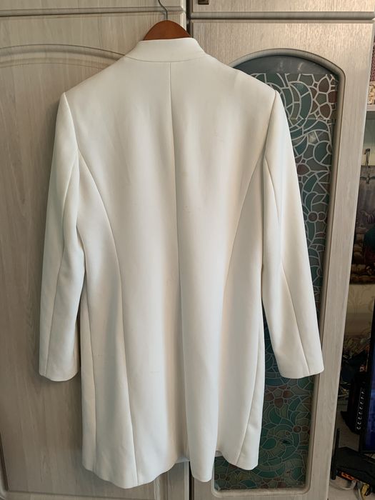 Тренч білий жіночий. Розм.M. ZARA