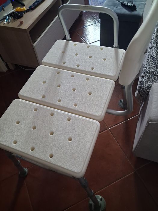Cadeira de banho  dentro e fora com pés anti derrapante