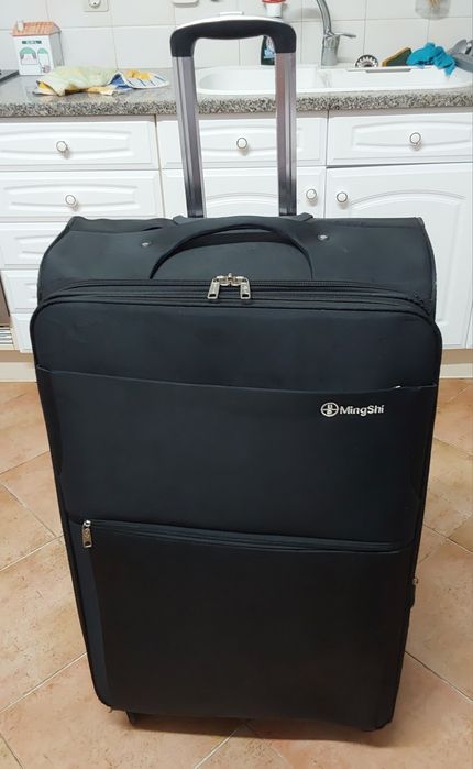 MALA VIAGEM DE PORÃO 32KG,4 RODAS E CADEADO CÓDIGO. Casa,Quarto,Sala.