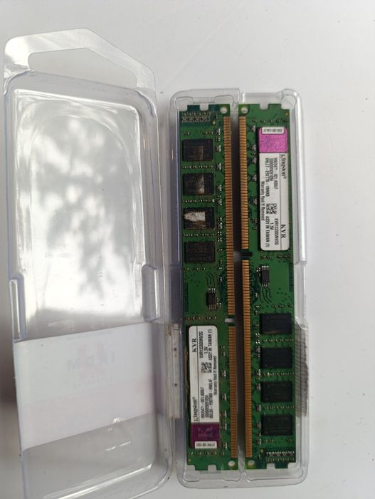 DDR 3 2gb є 2 штуки