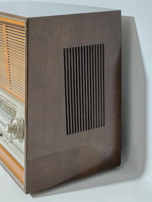 Rádio antigo reparado SABA