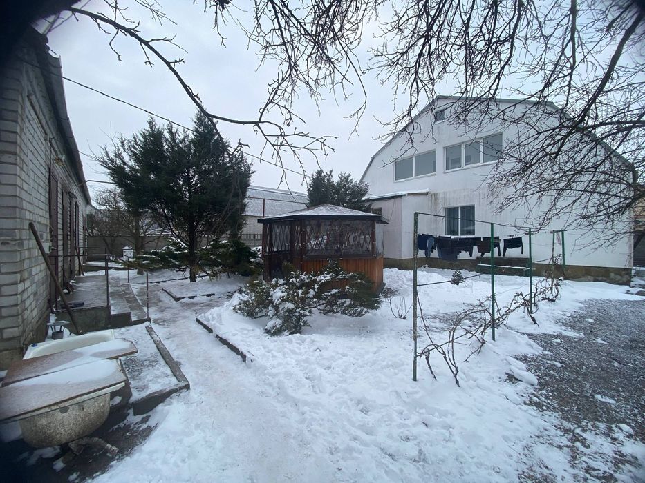 Продам 2-х повирховий будинок