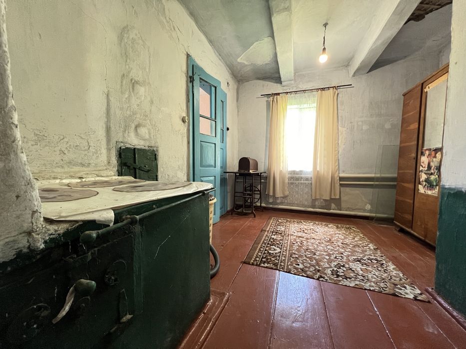 Будинок в селі Острів  поруч сосновий ліс та річка