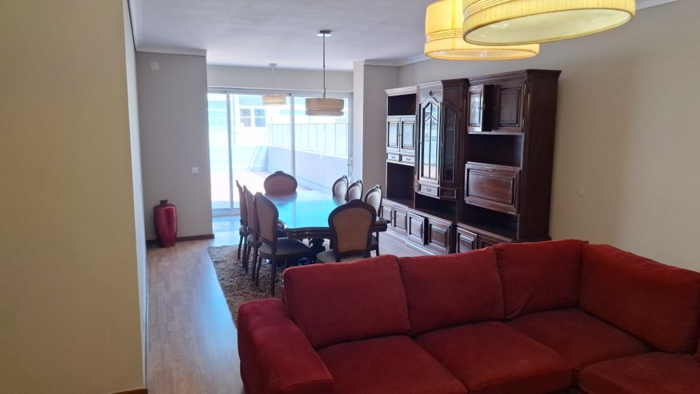 Apartamento T4 - Centro de Gaia 
- 4 Quartos - 1 Suite -