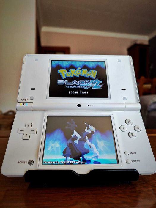 Nintendo DSi – Edição Especial Pokémon Black & White (Raro)