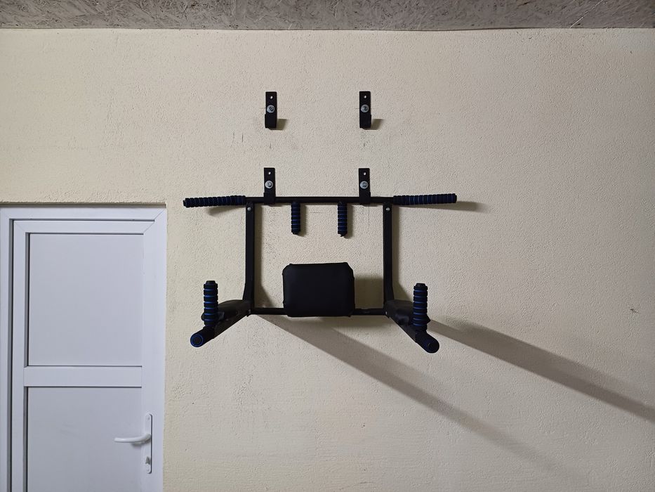 Продам турник новий кого цікавить дзвоніть.