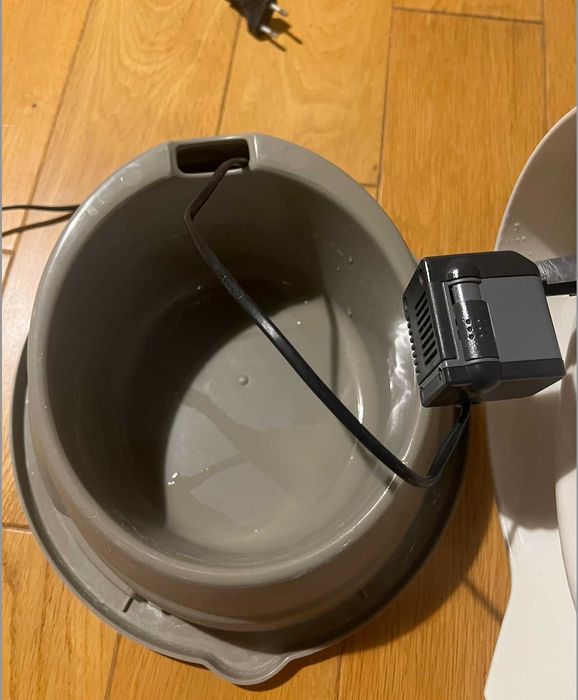 Автоматическая поилка фонтан для кота или собаки  Trevi Италия
