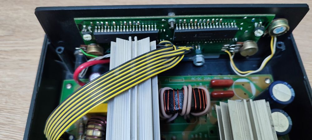 Продам лабораторный регулируемый блок питания.