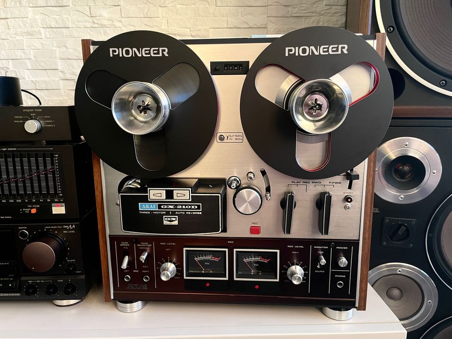 Szpule magnetofonowe  PIONEER czerwono-czarne  18cm.