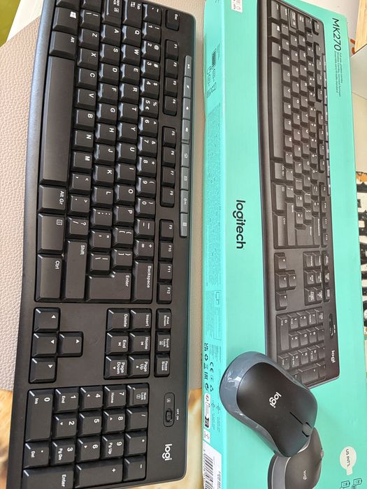 Logitech bezprzewodowa klawiatura z myszką
