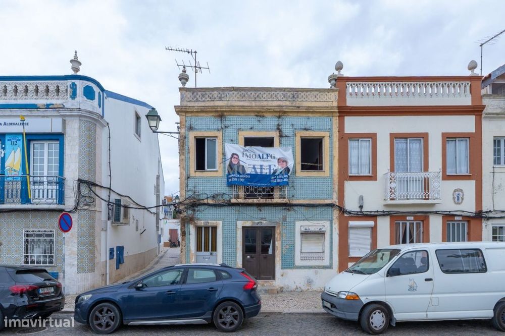 Predios para reabilitação no coração do Montijo