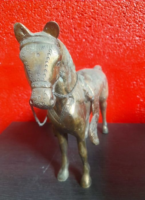 Cavalo latão maciço antigo