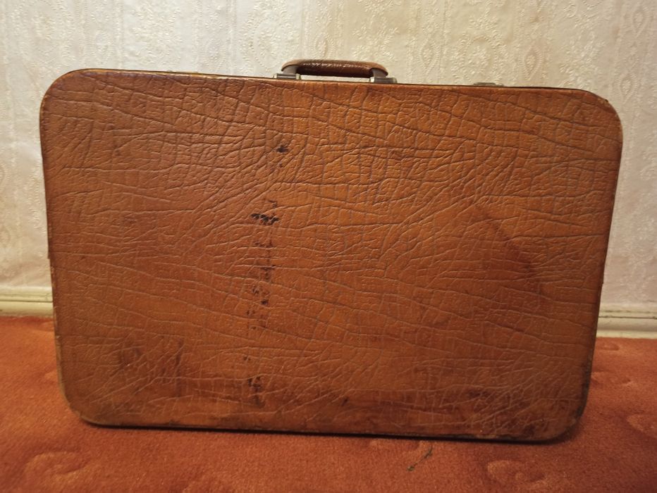 Продам кожаные дипломат и чемодан