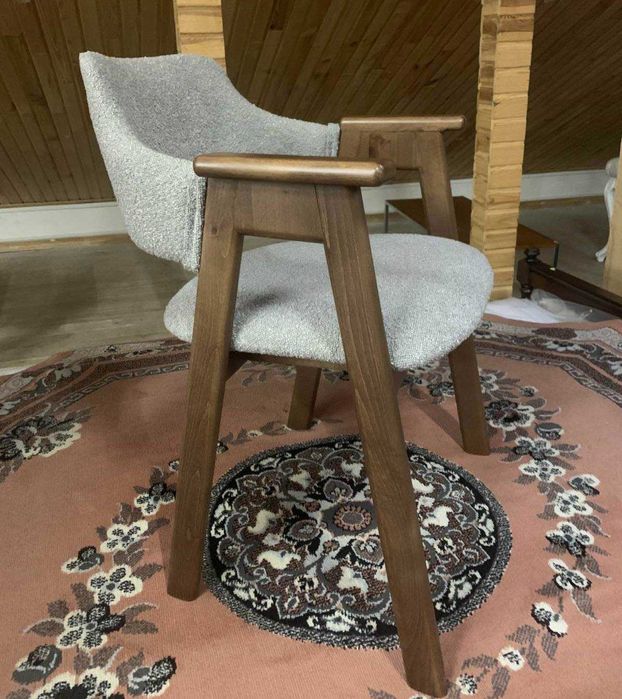 Стільці від виробника масив дерева