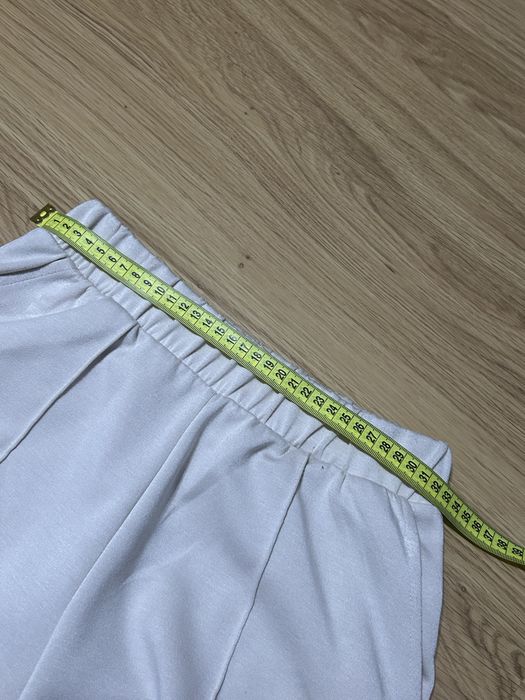 Прямые трикотажные штаны со стрелками