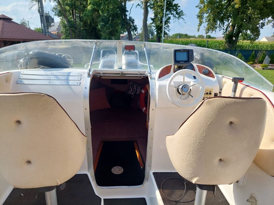 Jacht Motorowy z kabiną Delfin 650 silnik Yamaha 100km