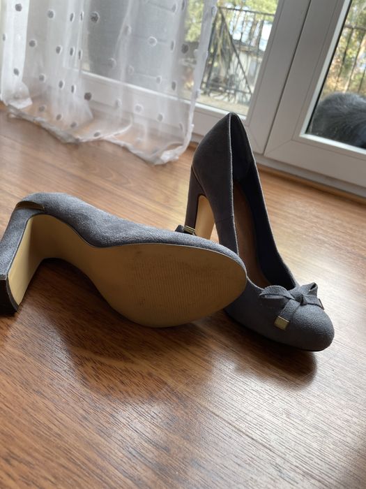 Niebieskie buty na obcasie