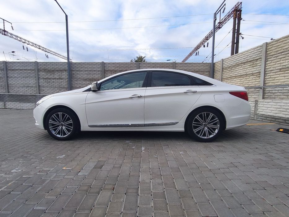 Автомобиль Hyundai Sonata