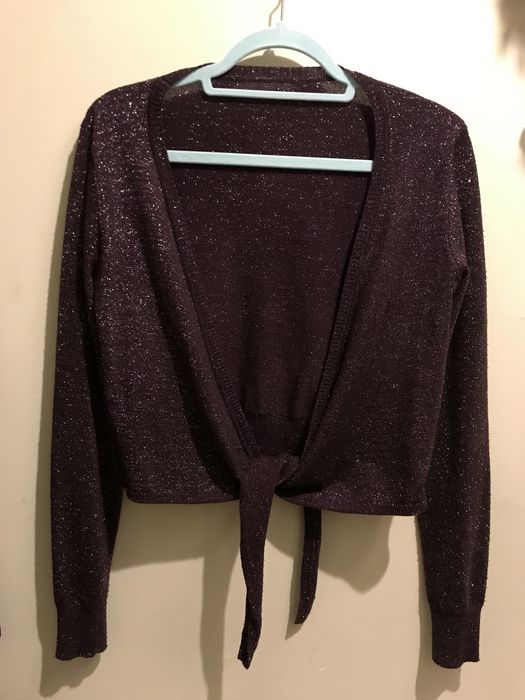 Sweterek narzutka ze srebrzystymi nitkami typu brokat