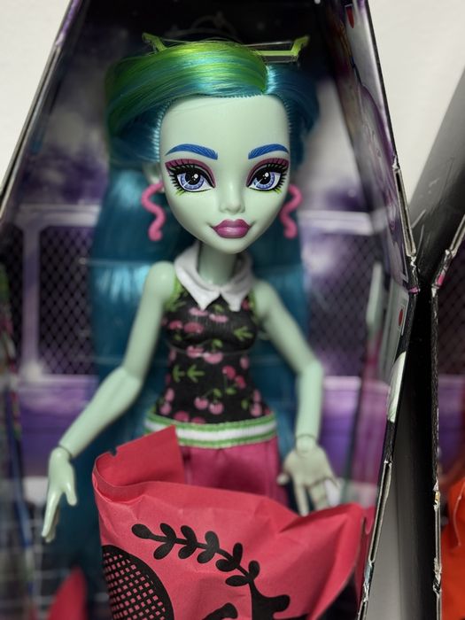 Монстер Хай Monster High Buried secrets Серія 4 – Виїзд на майданчик