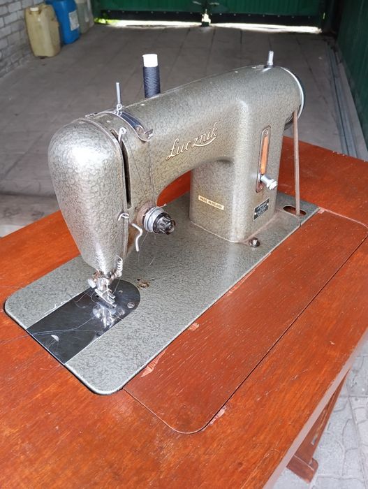 Старовинна швейна машина Lucznik