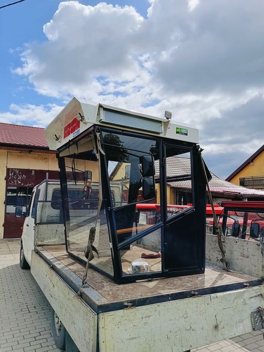 Kabina kabiny Ursus C-330 bez błotników tur standardowe sadownicze