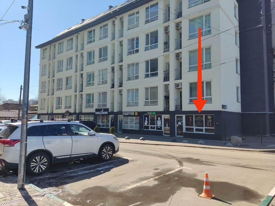 Пиво-Кофе-Цветы-Салон(40м.кв) Сергея Колоса,3