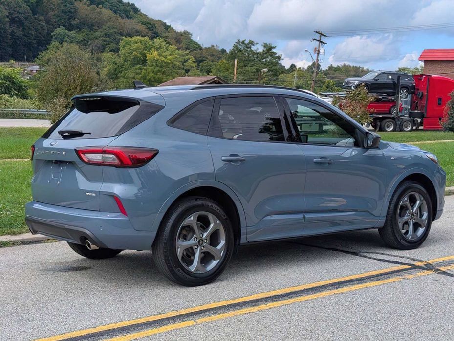 Ford Escape ST-Line      2024