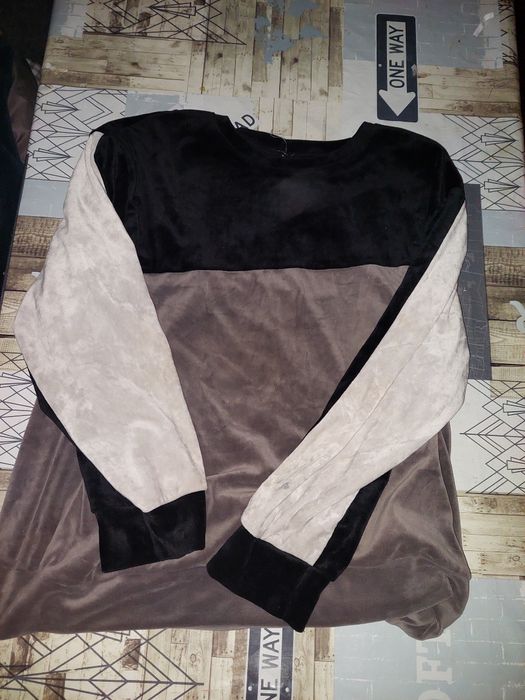 Жіночий велюровий костюм