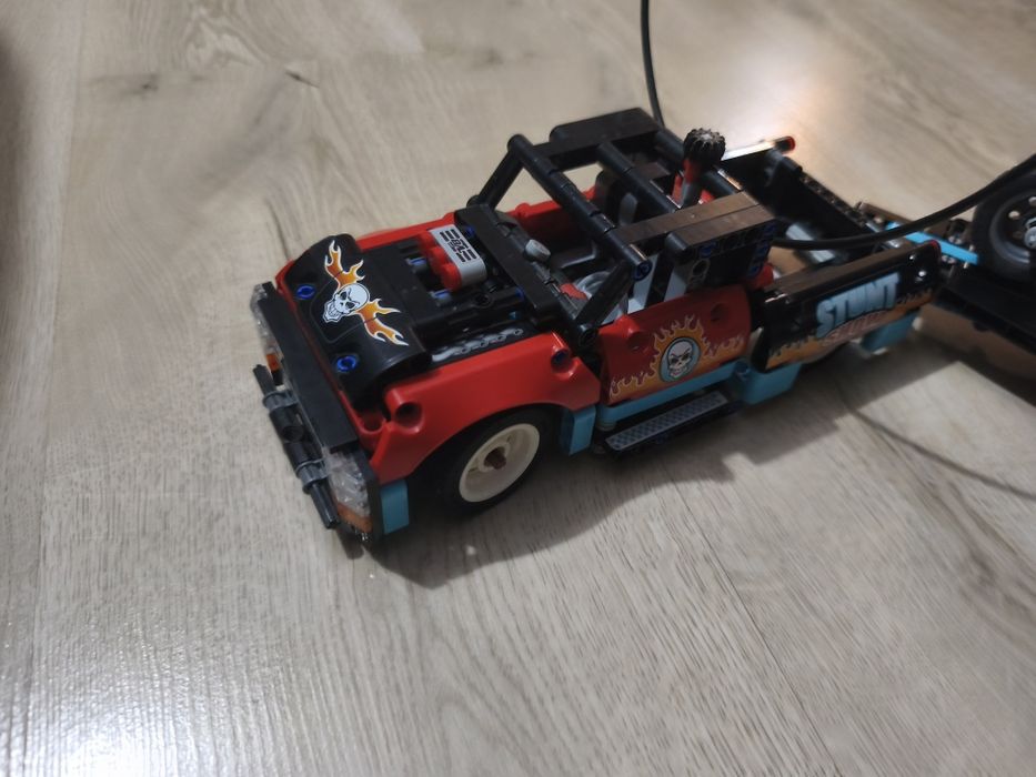 LEGO 42106 Technic - Furgonetka i motocykl kaskaderski