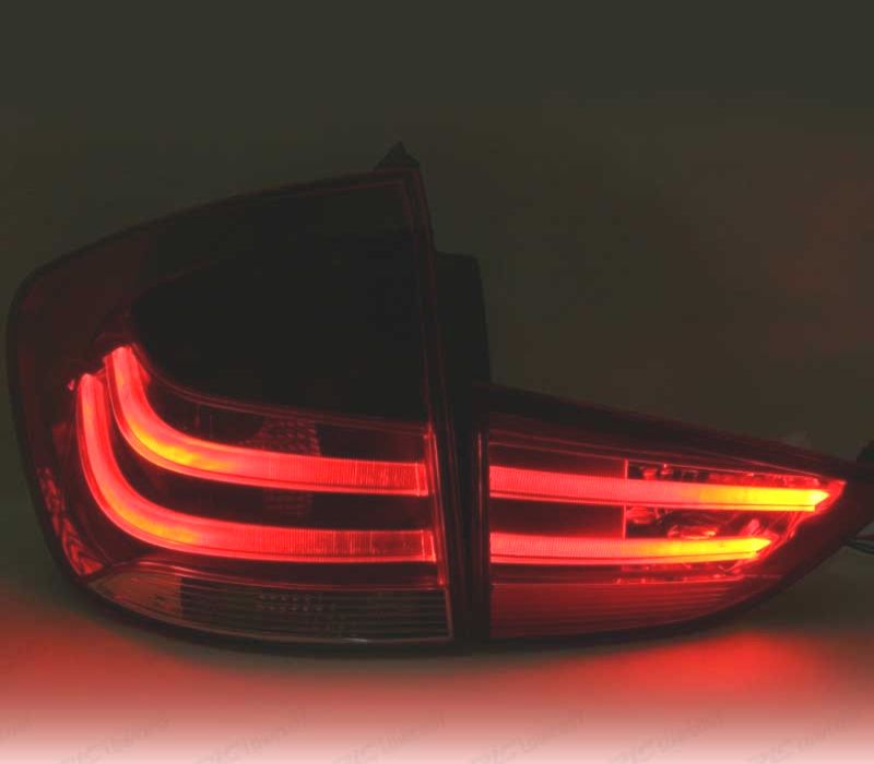 FAROLINS TRASEIROS BMW X1 E84 09- LIGHT BAR VERMELHO CROMADO