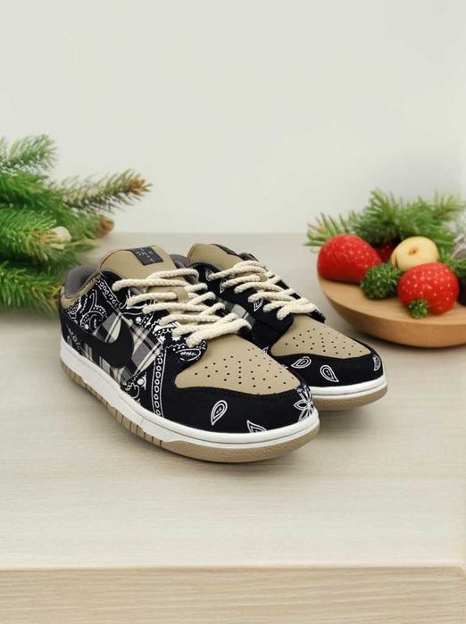 Nike SB Low Dunk x Travis Scott
