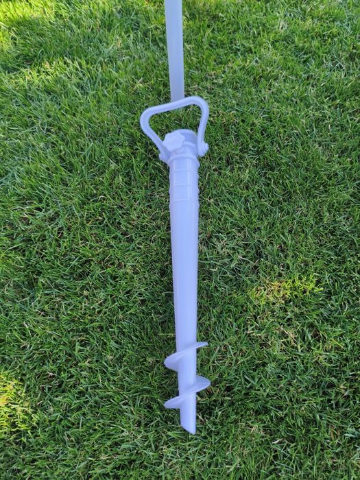 Leżak ogrodowy z parasolem