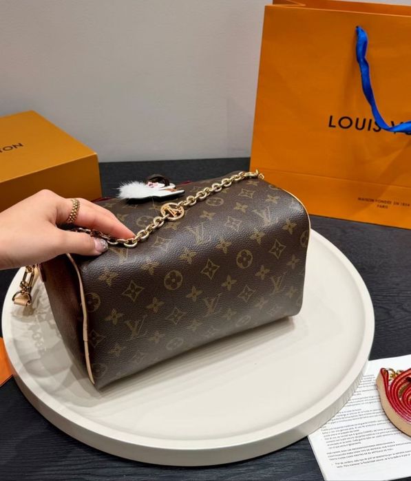 Шкіряна кожаная сумка Louis Vuitton Speedy в розмірі 25 *19*15 см з плечевим ремнем