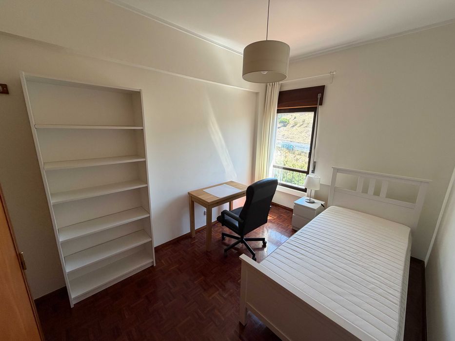 Quarto estudante universitária - Algés