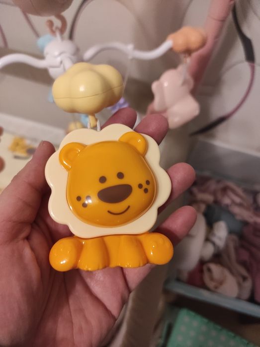 Дитячий мобіль на ліжечко з проектором