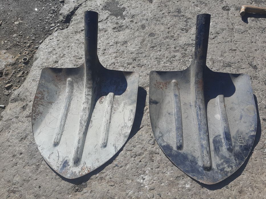 Продам две лопати