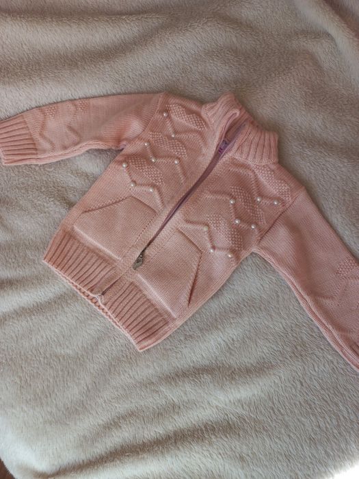 Тепла в'язана кофта на дівчинку