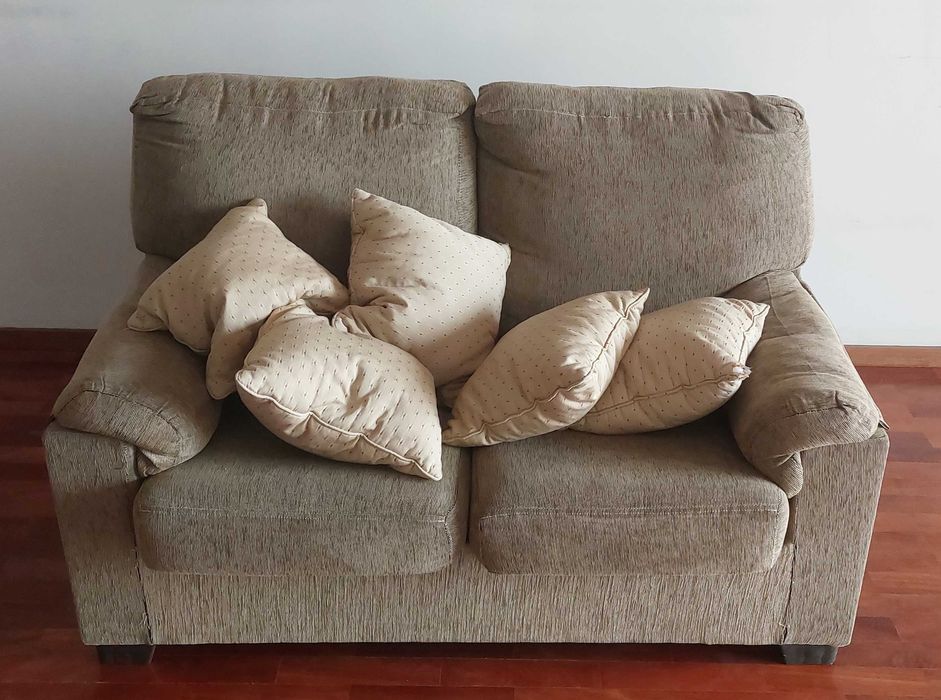 Sofá de dois lugares