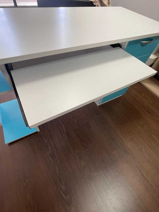 Secretária Branca e Azul para escritório ou estudo 140x57x75