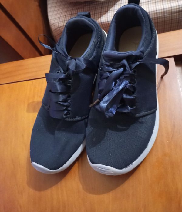 Sapatilhas de tom azul Stradivarius