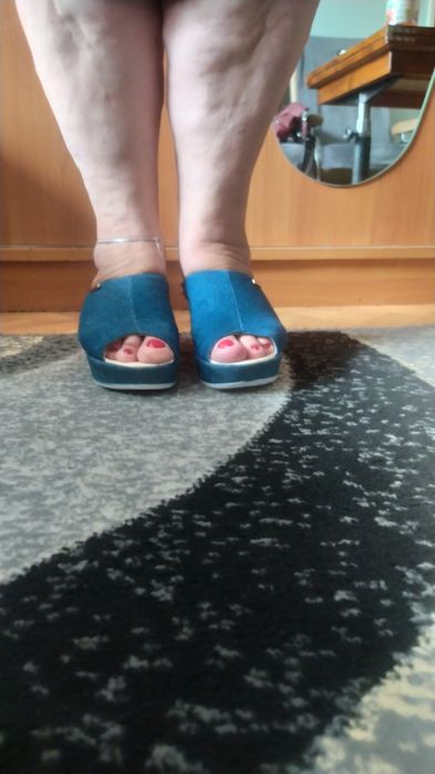 Wyjątkowe nowe wycierusowe klapki na koturnie Elizei roz 38/39+gratis.